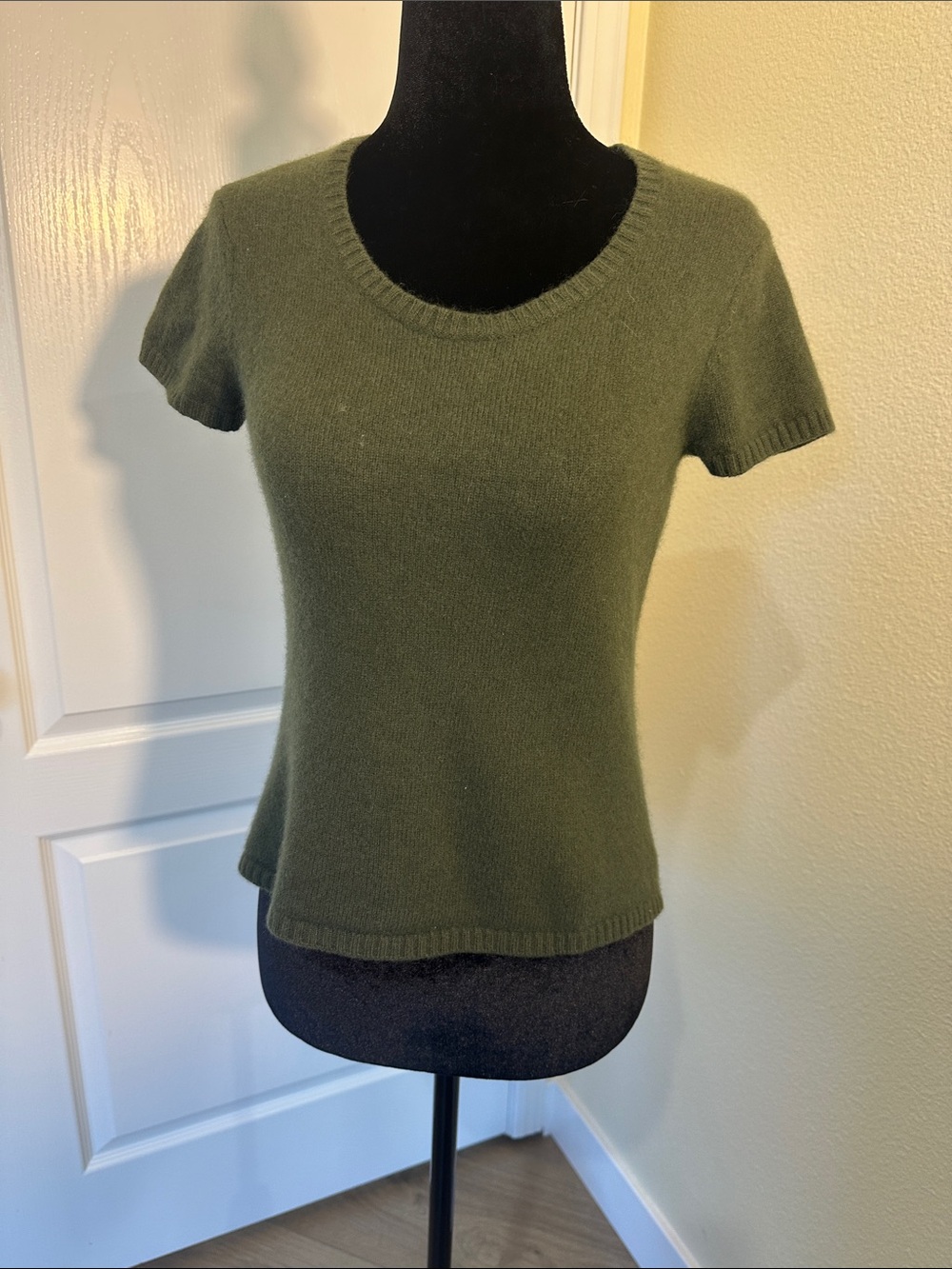 Talbots Olive Green Cashmere Blend Short Sleeve Sweater. Vintage. Small